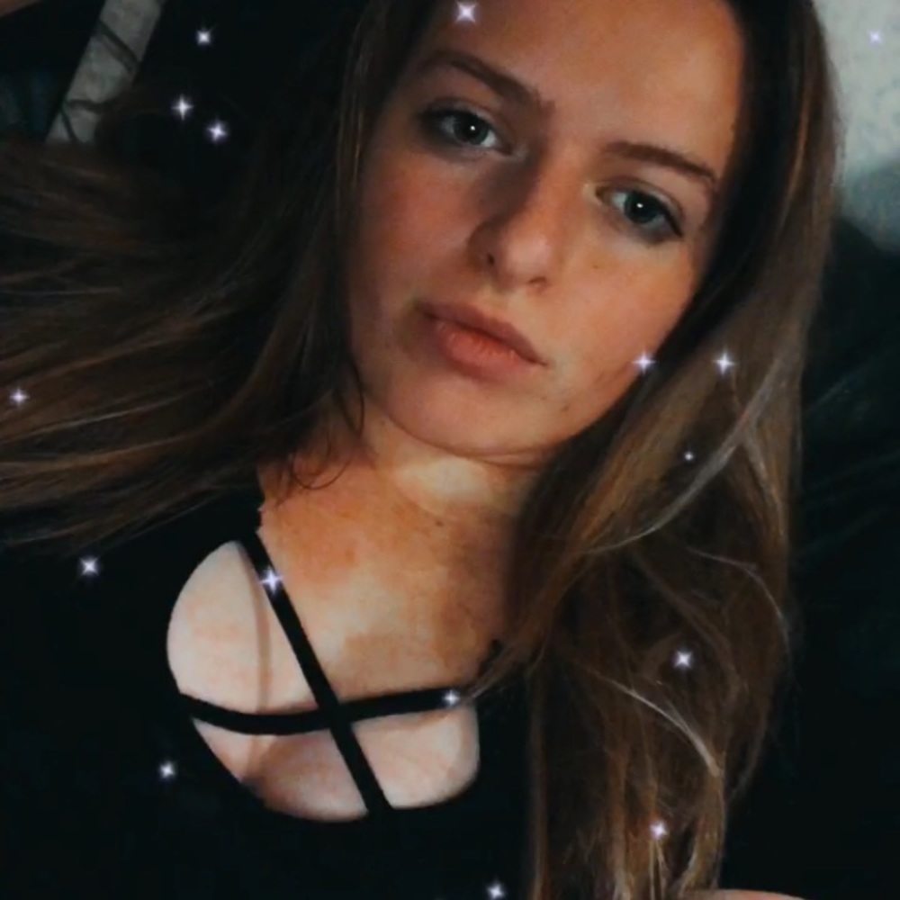 Meet your Posher, Carrie